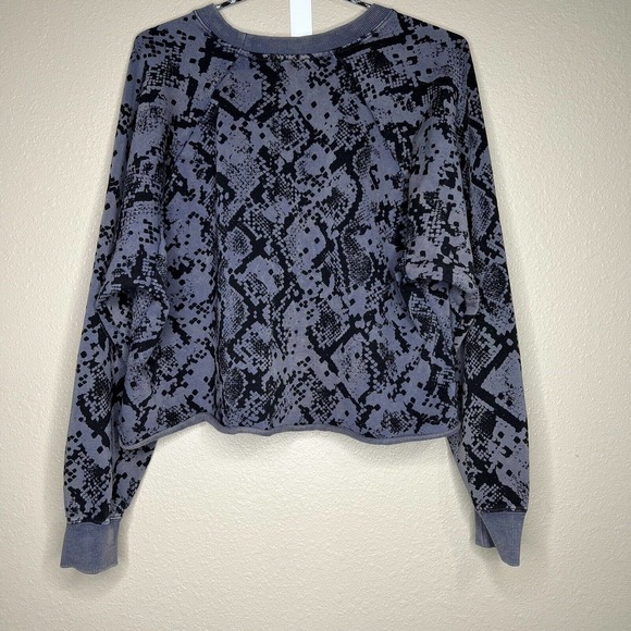 Joy Lab Women's Blue Snake Print Long Sleeve Crew Neck Cropped Sweatshirt Size L - Picture 6 of 12